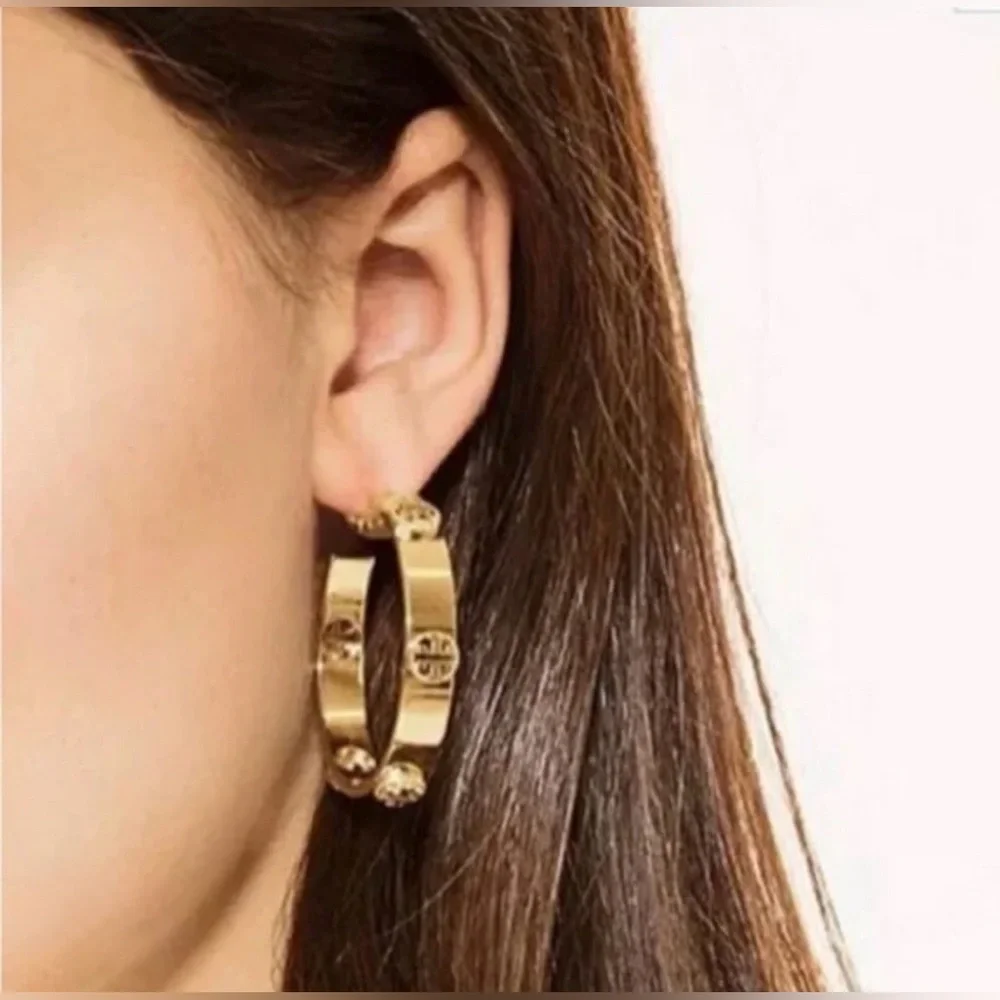 NWT [Tory Burch] Milgrain Gold Logo 3D Medium-Sized Designer Hoop Earrings - Picture 2 of 9